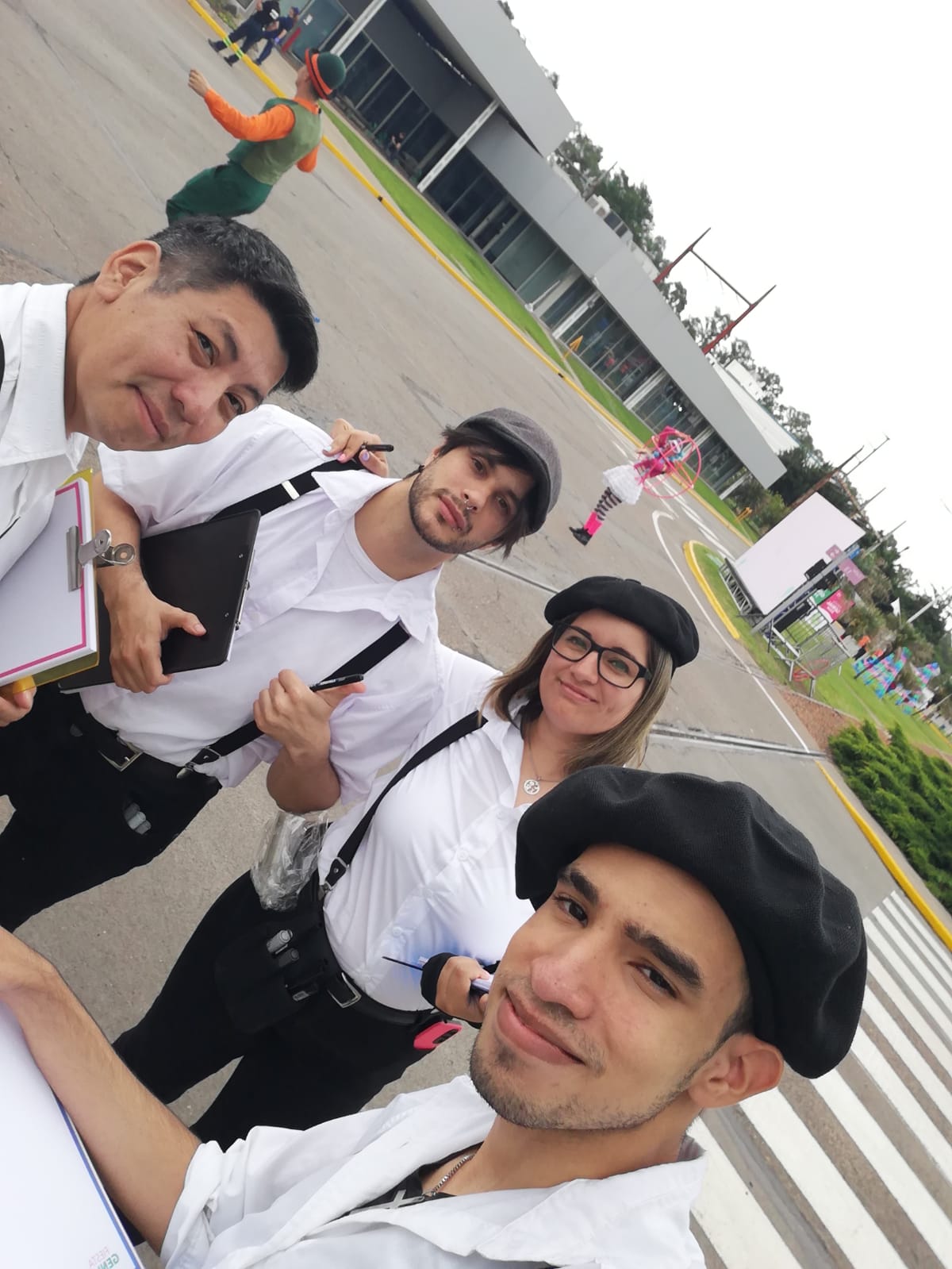 Equipo de Nadine Valerio Art preparado para un evento